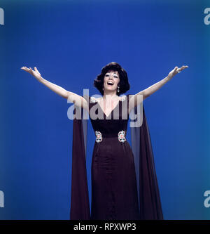 Die amerikanische Sopranistin Anna Moffo bei einem TV-Auftritt in den 1970er Jahren. US-American soprano Anna Moffo at a TV performance in 1970s. Stock Photo