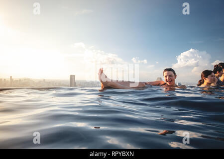 The wonderful rooftop infinity pool in Singapore Stock Photo