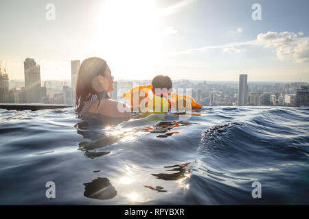 The wonderful rooftop infinity pool in Singapore Stock Photo