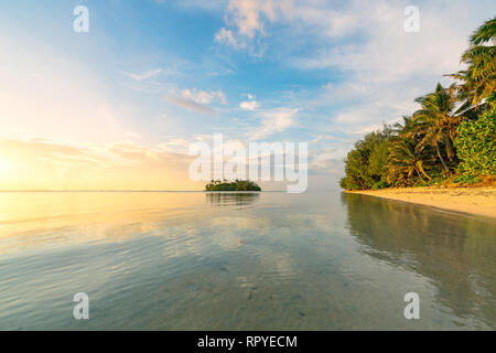 Muri Lagoon at sunrise in Rarotonga in the Cook Islands Stock Photo