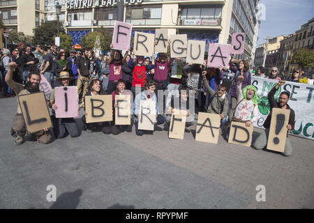 Madrid, Spain. 23rd Feb, 2019. Protesters are seen holding placards under the slogan Fraguas freedom during the protest.Thousands of people protest in Madrid in support of the Eco village of Fraguas in Guadalajara so that it will not be demolished by the government of Castilla La Mancha. Credit: ZUMA Press, Inc./Alamy Live News Stock Photo