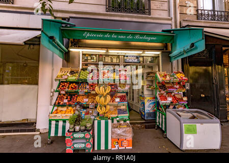 Paris epicerie - a local grocery store in the Marais district of Paris,  France, Europe Stock Photo - Alamy