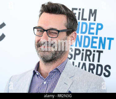 SANTA MONICA, LOS ANGELES, CA, USA - FEBRUARY 23: Actor Jon Hamm arrives at the 2019 Film Independent Spirit Awards held at the Santa Monica Beach on February 23, 2019 in Santa Monica, Los Angeles, California, United States. (Photo by Xavier Collin/Image Press Agency) Stock Photo