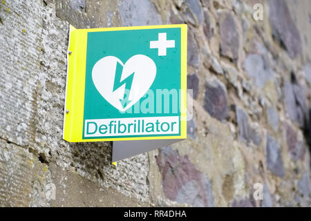 Defibrillator sign and symbol on wall Stock Photo