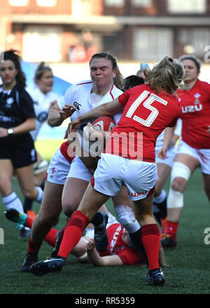 England's Sarah Bern break through before scoring the first try of the game during the Guinness Women's Six Nations match at Cardiff Arms Park, Cardiff. Stock Photo