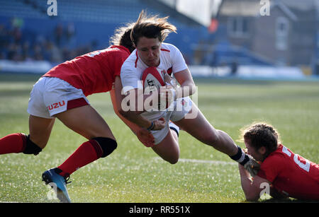 England's Katy Daley-Mclean scores the final try of the game during the Guinness Women's Six Nations match at Cardiff Arms Park, Cardiff. Stock Photo