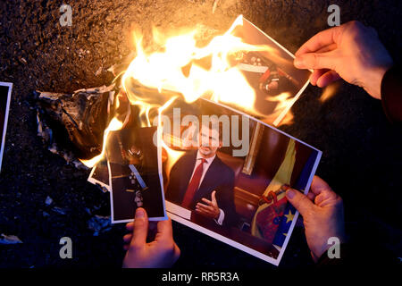 Protesters are seen burning placards with photos of the King of Spain Felipe VI during the protest. Hundreds of people demonstrate against the presence of the King of Spain Felipe VI at the institutional dinner of the Mobile Word Congress in Barcelona. Stock Photo