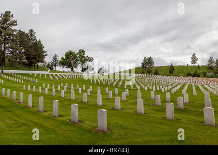 Rows of white marble headstones marking grave sites of US soldiers in the hillside of the Hot Springs National Cemetery in South Dakota. Stock Photo