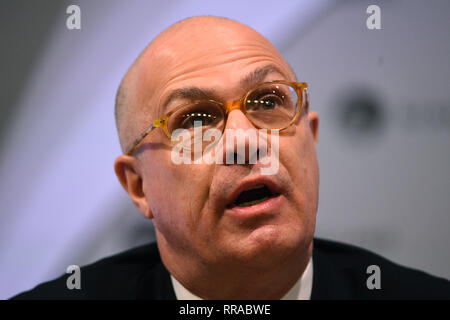 J. Christopher Giancarlo, Acting Chairman, Commodity Futures Trading Commission speaking at a press conference at the Bank of England in London. Stock Photo