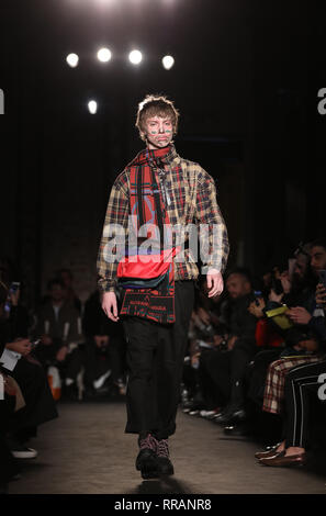 Milan, Italy. 25th Feb, 2019. A model presents a creation of Alexandra Moura during Milan Fashion Week Autumn/Winter 2019/2020 in Milan, Italy, Feb. 25, 2019. Credit: Cheng Tingting/Xinhua/Alamy Live News Stock Photo