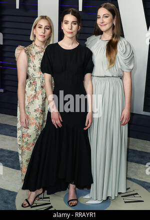 BEVERLY HILLS, LOS ANGELES, CA, USA - FEBRUARY 24: Este Haim, Danielle Haim and Alana Haim of Haim arrive at the 2019 Vanity Fair Oscar Party held at the Wallis Annenberg Center for the Performing Arts on February 24, 2019 in Beverly Hills, Los Angeles, California, United States. (Photo by Xavier Collin/Image Press Agency) Stock Photo