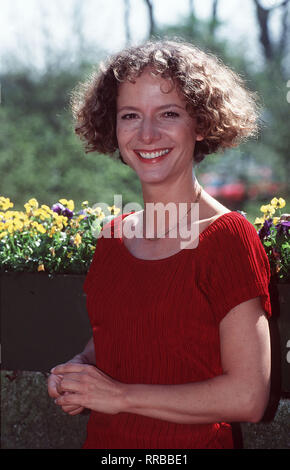 KARINA THAYENTHAL als Jutta Regie: Klaus Gendries aka. So geht das nicht weiter / Überschrift: DER LANDARZT / BRD 1998 Stock Photo