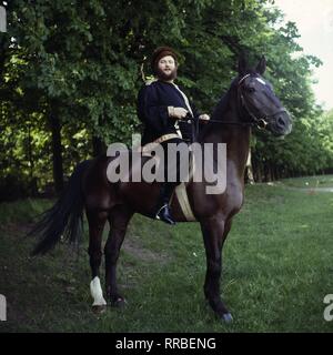 IVAN REBROFF auf einem Pferd. (1980er) United Archives / kpa/Reiss / Überschrift: IVAN REBROFF Stock Photo