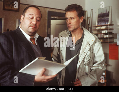 Unser Lehrer Doktor Specht Szene Im Klassenzimmer Robert Atzorn Als Dr Specht Em 0 57434 26dfalehrer3 Uberschrift Unser Lehrer Doktor Specht D 1996 Stock Photo Alamy