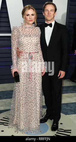 BEVERLY HILLS, LOS ANGELES, CA, USA - FEBRUARY 24: Actress Anna Paquin and husband/actor Stephen Moyer arrive at the 2019 Vanity Fair Oscar Party held at the Wallis Annenberg Center for the Performing Arts on February 24, 2019 in Beverly Hills, Los Angeles, California, United States. (Photo by Xavier Collin/Image Press Agency) Stock Photo