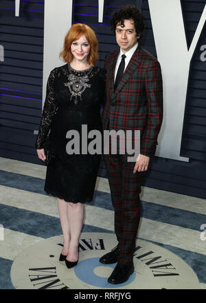 Beverly Hills, United States. 24th Feb, 2019. BEVERLY HILLS, LOS ANGELES, CA, USA - FEBRUARY 24: Christina Hendricks and husband Geoffrey Arend arrive at the 2019 Vanity Fair Oscar Party held at the Wallis Annenberg Center for the Performing Arts on February 24, 2019 in Beverly Hills, Los Angeles, California, United States. (Photo by Xavier Collin/Image Press Agency) Credit: Image Press Agency/Alamy Live News Stock Photo