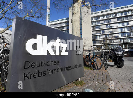 26 February 2019, Baden-Wuerttemberg, Heidelberg: Exterior photo of the German Cancer Research Center (DKFZ) with the DKFZ logo. On 26.02.2019 there will be a press conference on the topic 'Novel infectious agents as cancer risk factors'. Photo: Uli Deck/dpa Stock Photo