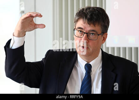 26 February 2019, Baden-Wuerttemberg, Heidelberg: Michael Baumann, CEO of the German Cancer Research Centre (DKFZ), answers questions from journalists at a DKFZ press conference on 'Novel infectious agents as cancer risk factors'. Photo: Uli Deck/dpa Stock Photo