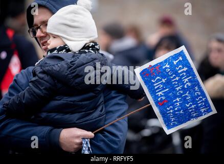Berlin, Germany. 26th Feb, 2019. 'I strike, you strike, he, she, it strikes, we strike, you strike, they strike' is written on a sign at a demonstration of teachers and educators for more salary. The employees of the social and educational service as well as employees of schools, day-care centres, universities and youth welfare offices in the state of Berlin have gone on a two-day warning strike. The unions demand six percent more salary, but at least 200 euros per month. Credit: Kay Nietfeld/dpa/Alamy Live News Stock Photo