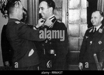 Schnaufer, Heinz-Wolfgang, 16.2.1922 - 15.7.1950, German air force officer, half length, with Major-General Josef Schmid, receiving the Knight's Cross, 3.1.1944, Additional-Rights-Clearance-Info-Not-Available Stock Photo