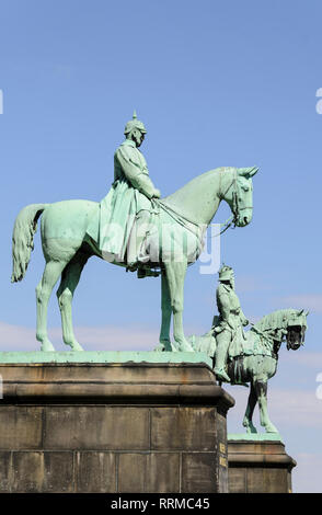 Kaiser Wilhelm, Kaiser Barbarossa, Kaiserpfalz mit Reiterstandbild, Goslar, Harz, Niedersachsen, Deutschland Stock Photo