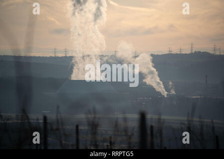 Neckarwestheim, Germany. 26th Feb, 2019. Steam comes from the cooling tower of the Neckarwestheim nuclear power plant. Block 2 can be seen on the right. Based on a fictitious severe accident at the Neckarwestheim nuclear power plant, federal and state authorities are practicing radiological disaster control. Credit: Marijan Murat/dpa/Alamy Live News Stock Photo