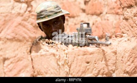 Bobo Dioulasso, Burkina Faso. 26th Feb, 2019. A Niger soldier takes part in simulated hostile village combat training alongside soldiers from Burkina Faso and Niger during Exercise Flintlock 2019 February 25, 2019 in Loumbila, Burkina Faso. Flintlock is a multi-national exercise consisting of 32 African and Western nations at multiple locations in Burkina Faso and Mauritania. Credit: Planetpix/Alamy Live News Stock Photo