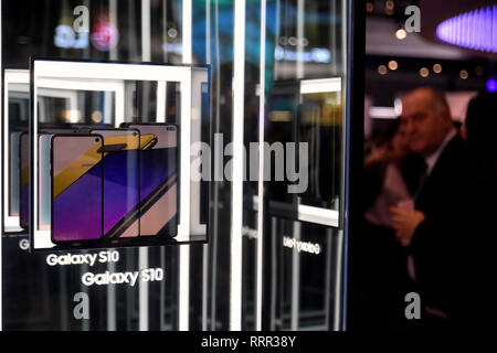 February 26, 2019 - LÂ´Hospitalet, Catalonia, Spain - New model of the Samsung brand S-10 in all its versions seen at the Mobile World Congress in Barcelona. Credit: Ramon Costa/SOPA Images/ZUMA Wire/Alamy Live News Stock Photo