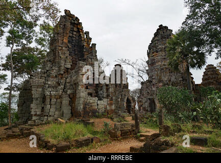 The beautiful crumbling towers of Prasat Banan at the top of Phnom Banan mountain. Battambang, Cambodia. 15-12-2018 Stock Photo