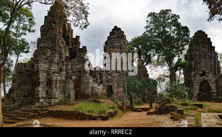 High on the top of Phnom Banan stands the sacred five pillars of Wat Prasat Banan. Battambang, Cambodia. 15-12-2018 Stock Photo