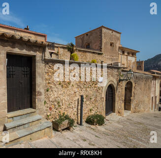 Traditional building near the El Calvari chapel in Pollenca town, Mallorca (Majorca), Balearic Islands, Spain Stock Photo