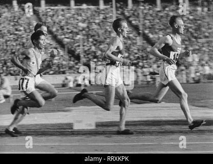 Summer Olympics 1936 - Germany, Third Reich - Olympic Games, Summer Olympics 1936 in Berlin. Long-distance runner at  the Olympic arena. Image date August  1936. Photo Erich Andres Stock Photo