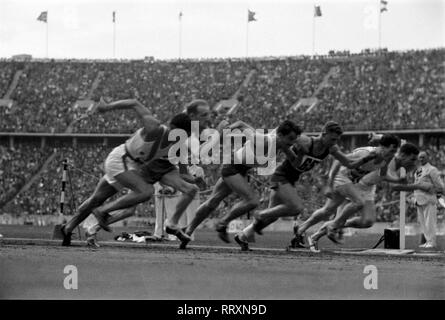 Summer Olympics 1936 - Germany, Third Reich - Olympic Games, Summer Olympics 1936 in Berlin. Athletic sports competition. Start of the sprinters at the Olympic arena. Image date August  1936. Photo Erich Andres Stock Photo