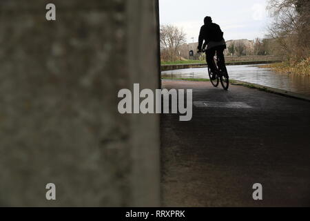 Cyclist on the Union Canal in Edinburgh Stock Photo