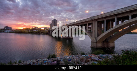 Saskatoon skyline at night along the Saskatchewan River. The Saskatchewan River valley is a popular walking destination in this Canadian prairie city. Stock Photo