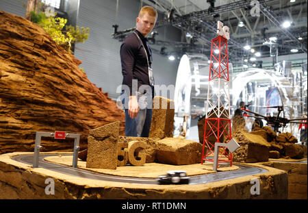 Barcelona, Spain. 27th Feb, 2019. Visitors to the Mobile World Congress can try scalextric at the LMT stand. The Mobile World Congress runs from 25 to 28 February. Credit: Clara Margais/dpa/Alamy Live News Stock Photo