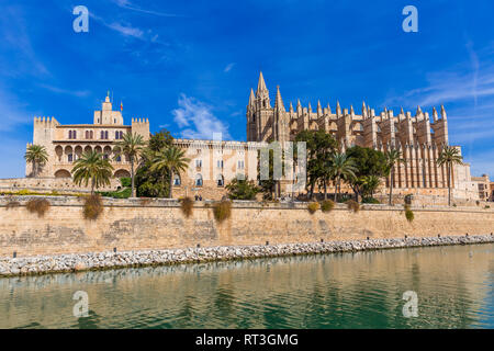 Royal Palace of La Almudaina and Palma Cathedral La Seu, Palma de Mallorca, Mallorca, Balearic Islands, Spain Stock Photo