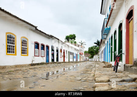 Colourful buildings on a cobbled street in Paraty, Brazil Stock Photo