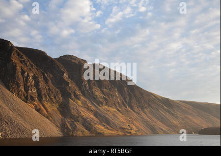 Whin Rigg from the shores of Wast Water in the English Lake District Stock Photo