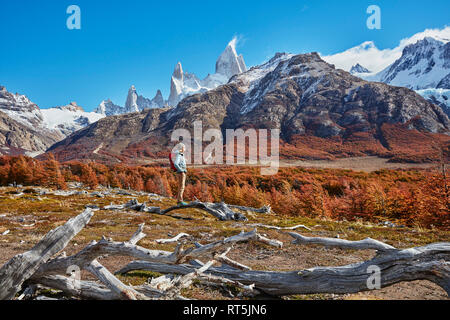 Argentina, Patagonia, El Chalten, woman on a hiking trip at Fitz Roy Stock Photo
