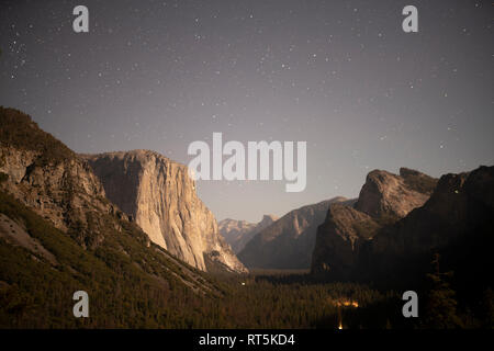 USA, California, Yosemite National Park, Tunnel View at night Stock Photo