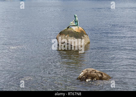 Girl in a Wetsuit bronze sculpture by Elek Imredy, located on a rock in the water along the north side of Stanley Park, Vancouver, Canada Stock Photo