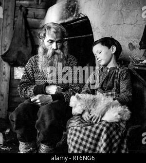 Finland History - Winter Village. Newborn lambs are kept indoors. ca. 1930s Suenjel (Suonikylä), Petsamo Stock Photo