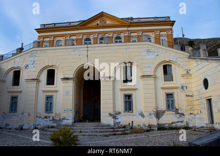 The silk works of San Lucio, Caserta, looms weaving the silk of the Bourbons Stock Photo