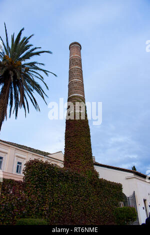 The silk works of San Lucio, Caserta, looms weaving the silk of the Bourbons Stock Photo