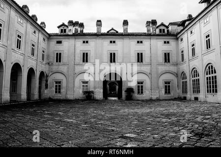 The silk works of San Lucio, Caserta, looms weaving the silk of the Bourbons Stock Photo