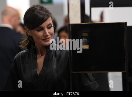 Madrid, Spain. 28th Feb, 2019. The Queen Letizia seen to see a work of art on a stand Credit: Jesús Hellin/Alamy Live News Stock Photo