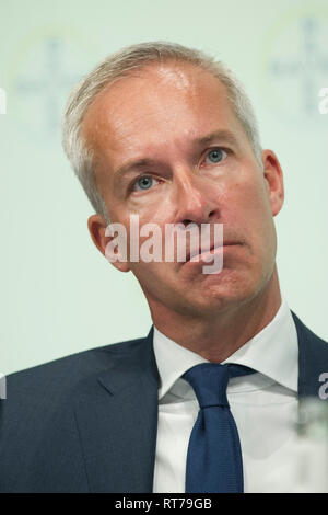 Leverkusen, Germany. 27th Feb, 2019. Heiko SCHIPPER, management member, Consumer Health, portrait, portrait, portrait, cropped single image, single motive, balance sheet press conference of Bayer AG in Leverkusen on 27.02.2019. | Usage worldwide Credit: dpa/Alamy Live News Stock Photo