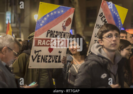Madrid, Madrid, Spain. 28th Feb, 2019. A protester seen holding placard during the protest.Protest against the military intervention of the United States in Venezuela, No war intervention in Madrid Spain. Credit: Alberto Sibaja/SOPA Images/ZUMA Wire/Alamy Live News Stock Photo