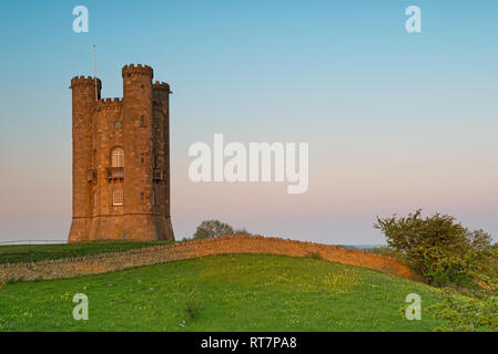 Sunrise at the Broadway Tower in Cotswolds , England Stock Photo